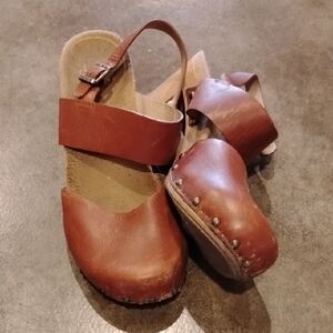 Dansko Women's Brown "Thea" Leather Sandals. Size 8.5 To 9 U.S.